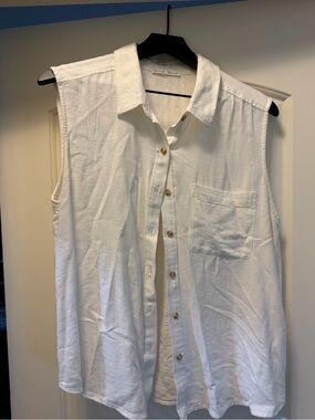 BE COOL White Sleeveless Button-Down Shirt